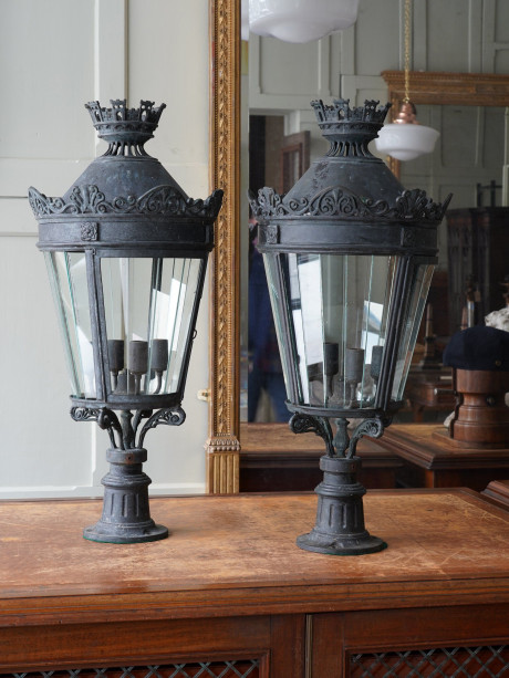 Drew Pritchard Antiques Dealer Antique Restoration Salvage Hunter Drew Pritchard Ltd Lanterns Absinthe